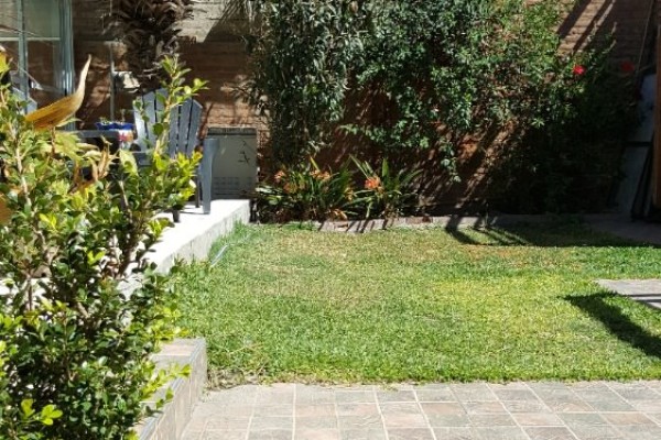 CASA PARA 10/12 PERSONAS - CENTRICA - 5 DORMITORIOS - PILETA CERRADA - QUINCHO - EQUIPAMIENTO FULL