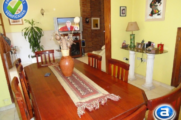 CASA PARA 10/12 PERSONAS - CENTRICA - 5 DORMITORIOS - PILETA CERRADA - QUINCHO - EQUIPAMIENTO FULL