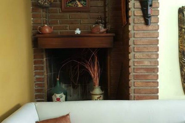 CASA PARA 10/12 PERSONAS - CENTRICA - 5 DORMITORIOS - PILETA CERRADA - QUINCHO - EQUIPAMIENTO FULL