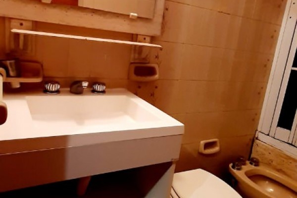 CASA PARA 10/12 PERSONAS - CENTRICA - 5 DORMITORIOS - PILETA CERRADA - QUINCHO - EQUIPAMIENTO FULL