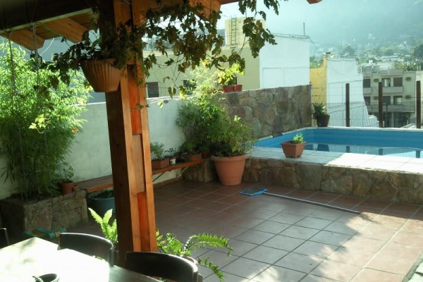 CASA PARA 8/10 PERSONAS - CENTRICA - 3/4 DORMITORIOS - PILETA - GALERIA - PARRILLA - EQUIPAMIENTO FULL