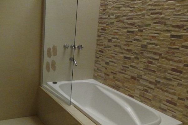 CASA PARA 8/10 PERSONAS - CENTRICA - 3/4 DORMITORIOS - PILETA - GALERIA - PARRILLA - EQUIPAMIENTO FULL