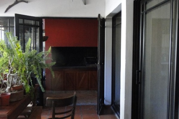 CASA PARA 8/10 PERSONAS - CENTRICA - 3/4 DORMITORIOS - PILETA - GALERIA - PARRILLA - EQUIPAMIENTO FULL