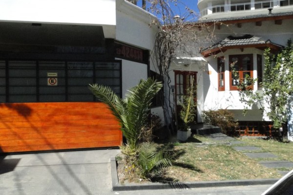 CASA PARA 8/10 PERSONAS - CENTRICA - 3/4 DORMITORIOS - PILETA - GALERIA - PARRILLA - EQUIPAMIENTO FULL