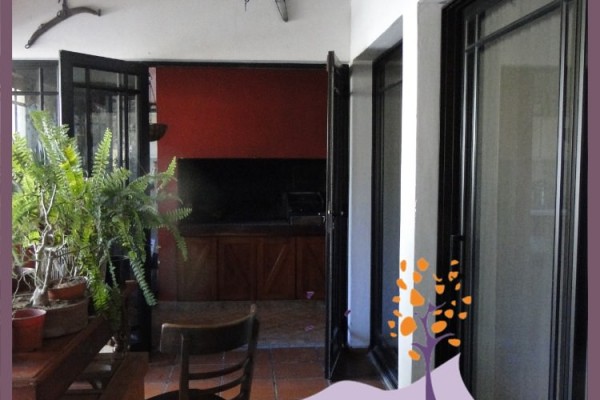 CASA PARA 8/10 PERSONAS - CENTRICA - 3/4 DORMITORIOS - PILETA - GALERIA - PARRILLA - EQUIPAMIENTO FULL