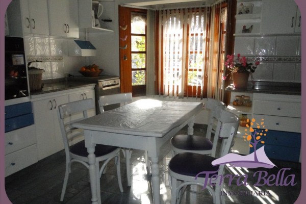 CASA PARA 8/10 PERSONAS - CENTRICA - 3/4 DORMITORIOS - PILETA - GALERIA - PARRILLA - EQUIPAMIENTO FULL