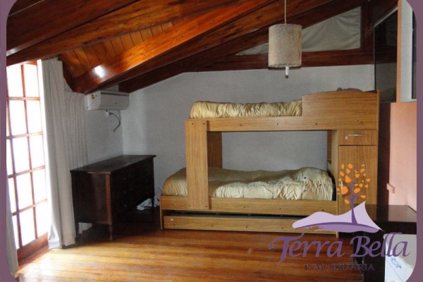 CASA PARA 8/10 PERSONAS - CENTRICA - 3/4 DORMITORIOS - PILETA - GALERIA - PARRILLA - EQUIPAMIENTO FULL