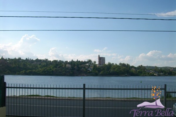cASA PARA 6 PERSONAS FRENTE AL LAGO! PARQUE - PILETA- VISTA INCREIBLE