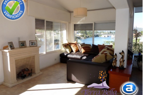 CASA PARA 8/10  SOBRE EL LAGO SAN ROQUE. HERMOSA VISTA. PILETA (COMPARTIDA)