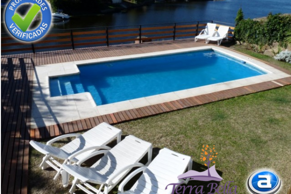 CASA PARA 8/10  SOBRE EL LAGO SAN ROQUE. HERMOSA VISTA. PILETA (COMPARTIDA)