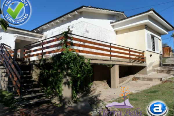 CASA PARA 8/10  SOBRE EL LAGO SAN ROQUE. HERMOSA VISTA. PILETA (COMPARTIDA)
