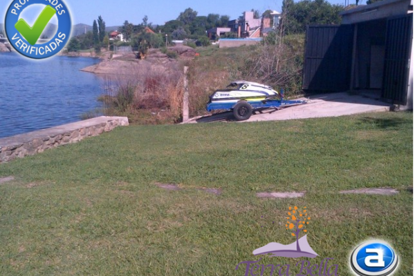 CASA PARA 8/10  SOBRE EL LAGO SAN ROQUE. HERMOSA VISTA. PILETA (COMPARTIDA)