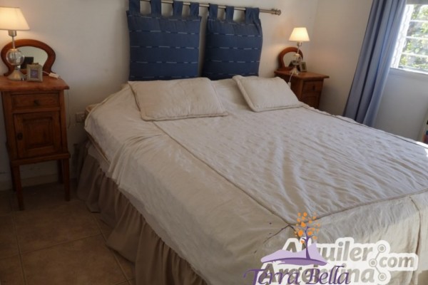CASA PARA 8/10  SOBRE EL LAGO SAN ROQUE. HERMOSA VISTA. PILETA (COMPARTIDA)