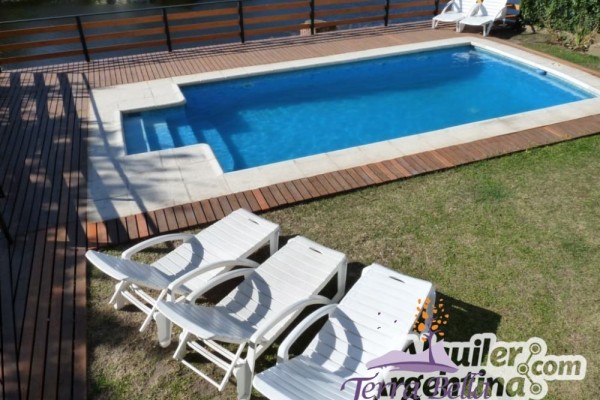 CASA PARA 8/10  SOBRE EL LAGO SAN ROQUE. HERMOSA VISTA. PILETA (COMPARTIDA)