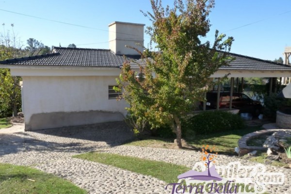 CASA PARA 8/10  SOBRE EL LAGO SAN ROQUE. HERMOSA VISTA. PILETA (COMPARTIDA)