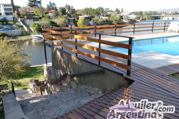 CASA PARA 8/10  SOBRE EL LAGO SAN ROQUE. HERMOSA VISTA. PILETA (COMPARTIDA)