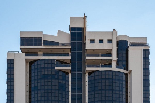 DEPARTAMENTOS EN TORRE MELOS PLENO CENTRO CON PILETA
