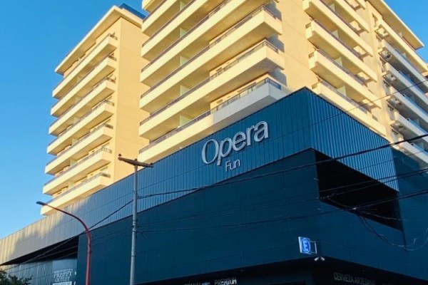 DEPARTAMENTO DE CATGORIA EN TORRE OPERA. CENTRICO. CON PISCINA, QUICHO, GIMNASIO, COCHERA