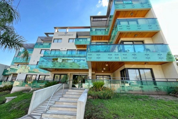 DEPARTAMENTO PARA 6/7 PERSONAS CON PILETA - CENTRICO - COCHERA - EQUIPAMIENTO FULL
