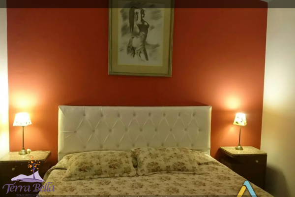 CHALET PARA 6 PERSONAS CON PARQUE - PILETA - COCHERA, A METROS DEL LAGO