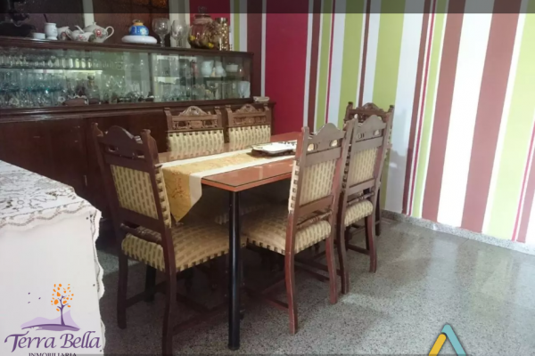 CHALET PARA 6 PERSONAS CON PARQUE - PILETA - COCHERA, A METROS DEL LAGO