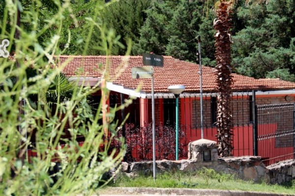 CASA PARA 10 PERSONAS CON GRAN PARQUE. PISCINA. VISTA AL RIO