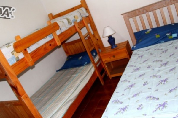 CASA PARA 10 PERSONAS CON GRAN PARQUE. PISCINA. VISTA AL RIO