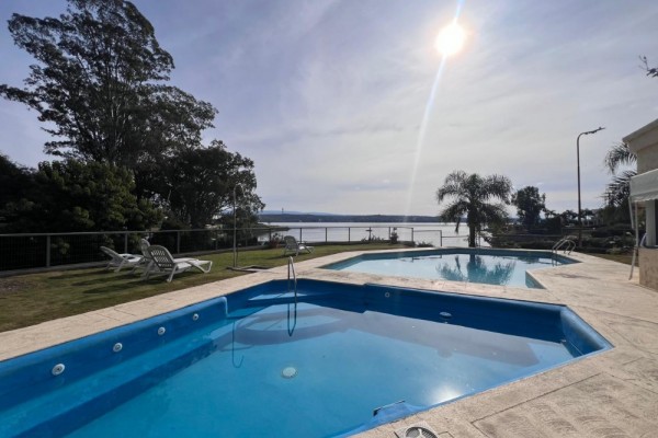 EXCLUSIVO CONDOMINIO SOBRE EL LAGO! PISCINA CLIMATIZADA, QUIMNCHO, BAJADA PROPIA!