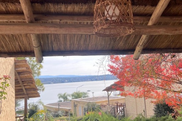 EXCLUSIVO CONDOMINIO SOBRE EL LAGO! PISCINA CLIMATIZADA, QUIMNCHO, BAJADA PROPIA!