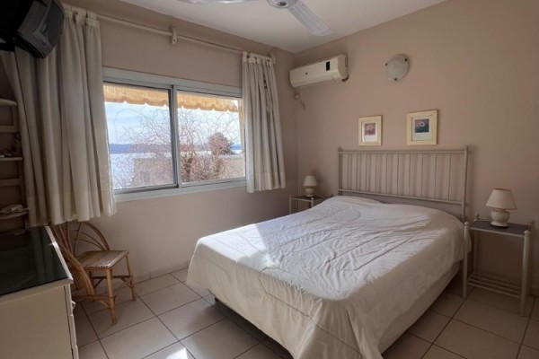 EXCLUSIVO CONDOMINIO SOBRE EL LAGO! PISCINA CLIMATIZADA, QUIMNCHO, BAJADA PROPIA!