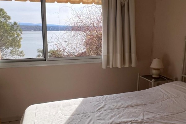 EXCLUSIVO CONDOMINIO SOBRE EL LAGO! PISCINA CLIMATIZADA, QUIMNCHO, BAJADA PROPIA!