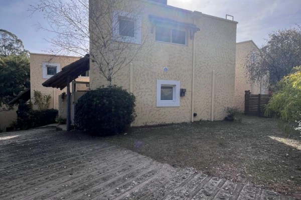 EXCLUSIVO CONDOMINIO SOBRE EL LAGO! PISCINA CLIMATIZADA, QUIMNCHO, BAJADA PROPIA!
