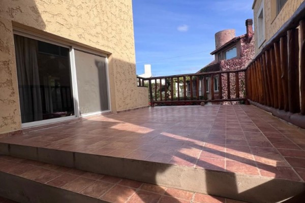 EXCLUSIVO CONDOMINIO SOBRE EL LAGO! PISCINA CLIMATIZADA, QUIMNCHO, BAJADA PROPIA!