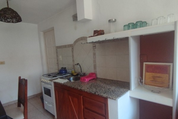 CABAÑA 5: 1 DORMITORIO CON COCHERA Y PARRILLA