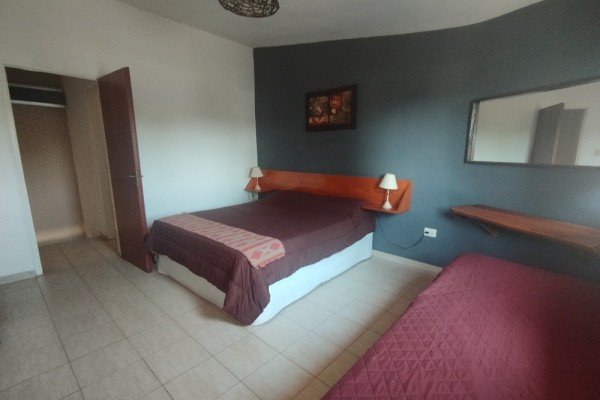 CABAÑA 5: 1 DORMITORIO CON COCHERA Y PARRILLA