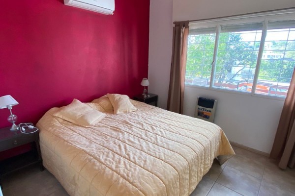 CASA PARA 8/10  SOBRE EL LAGO SAN ROQUE. HERMOSA VISTA. PILETA (COMPARTIDA)