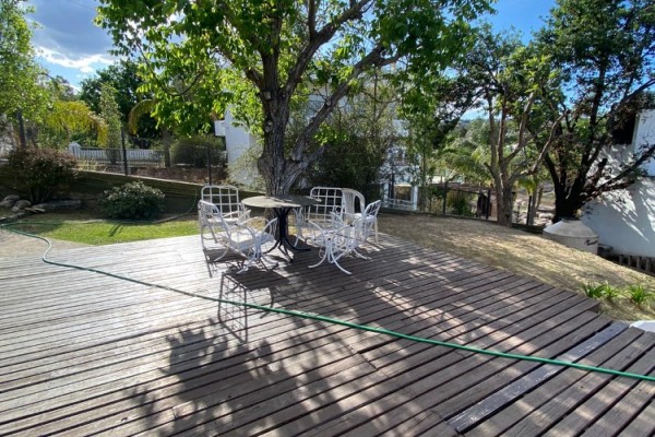 CASA PARA 8/10  SOBRE EL LAGO SAN ROQUE. HERMOSA VISTA. PILETA (COMPARTIDA)