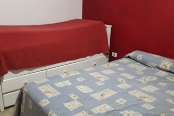 CASA PARA 8/10  SOBRE EL LAGO SAN ROQUE. HERMOSA VISTA. PILETA (COMPARTIDA)