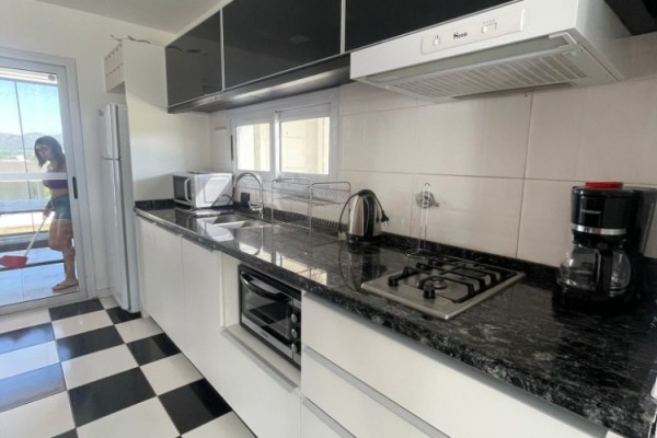 HERMOSA CASA DE CATEGORIA PARA 11 PERSONAS CON PILETA, QUINCHO, VISTA 