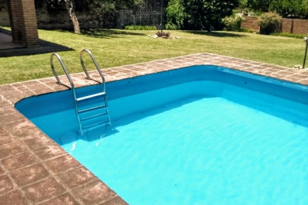 CASA CON PARQUE Y PILETA PARA 5 PERSONAS