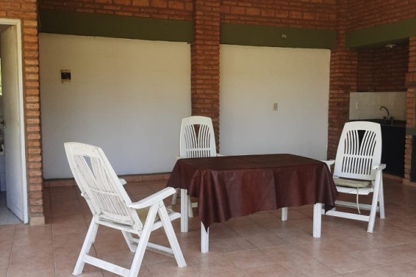 CASA CON PARQUE Y PILETA PARA 5 PERSONAS