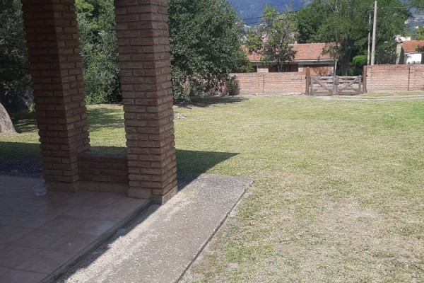 CASA CON PARQUE Y PILETA PARA 5 PERSONAS