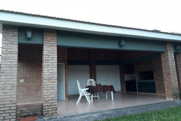 CASA CON PARQUE Y PILETA PARA 5 PERSONAS