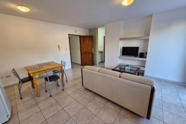 DEPARTAMENTO CENTRICO - UN DORMITORIO CON BALCON-PISCINA-COCHERA