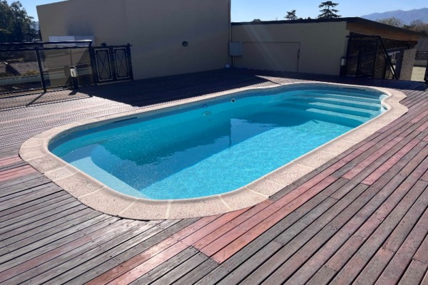 DEPARTAMENTO UN DORMITORIO CON TERRAZA, COCHERA, PISCINA Y QUINCHO