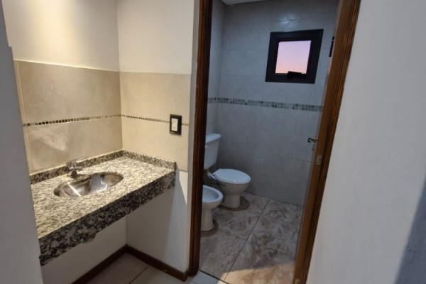 DEPARTAMENTO UN DORMITORIO CON TERRAZA, COCHERA, PISCINA Y QUINCHO