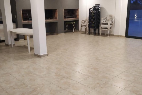 DEPARTAMENTO DE CATEGORIA EN COMPLEJO. PISCINA. QUINCHO. COCHERAS