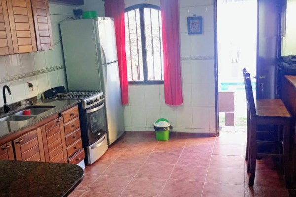 Casa Centrica Para 10 Con Pileta.parrilla.wifi
