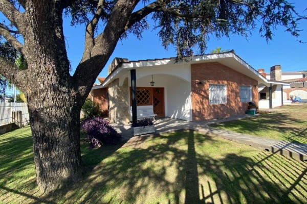 CASA PARA 8 PERSONAS CON PARQUE-QUINCHO-PILETA