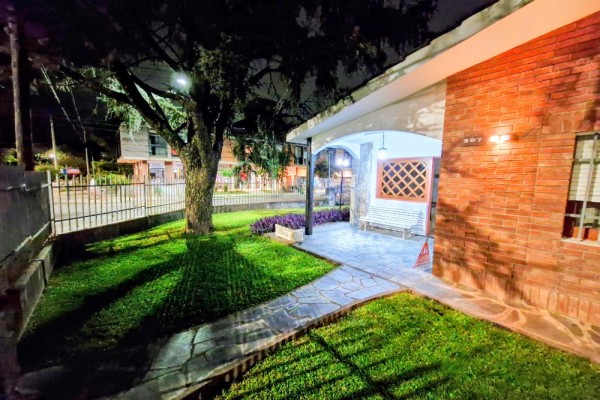 CASA PARA 8 PERSONAS CON PARQUE-QUINCHO-PILETA